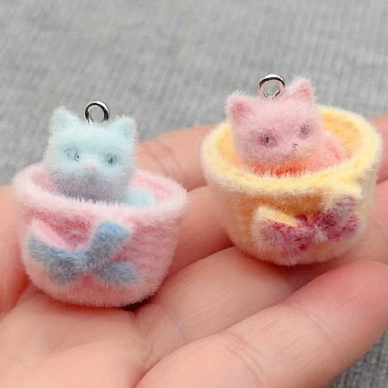 Jewelry Making Earrings - 4個入り3Dぬいぐるみ樹脂製猫ペンダント、DIYジュエリー製作イヤリング、キーホルダー、アクセサリー