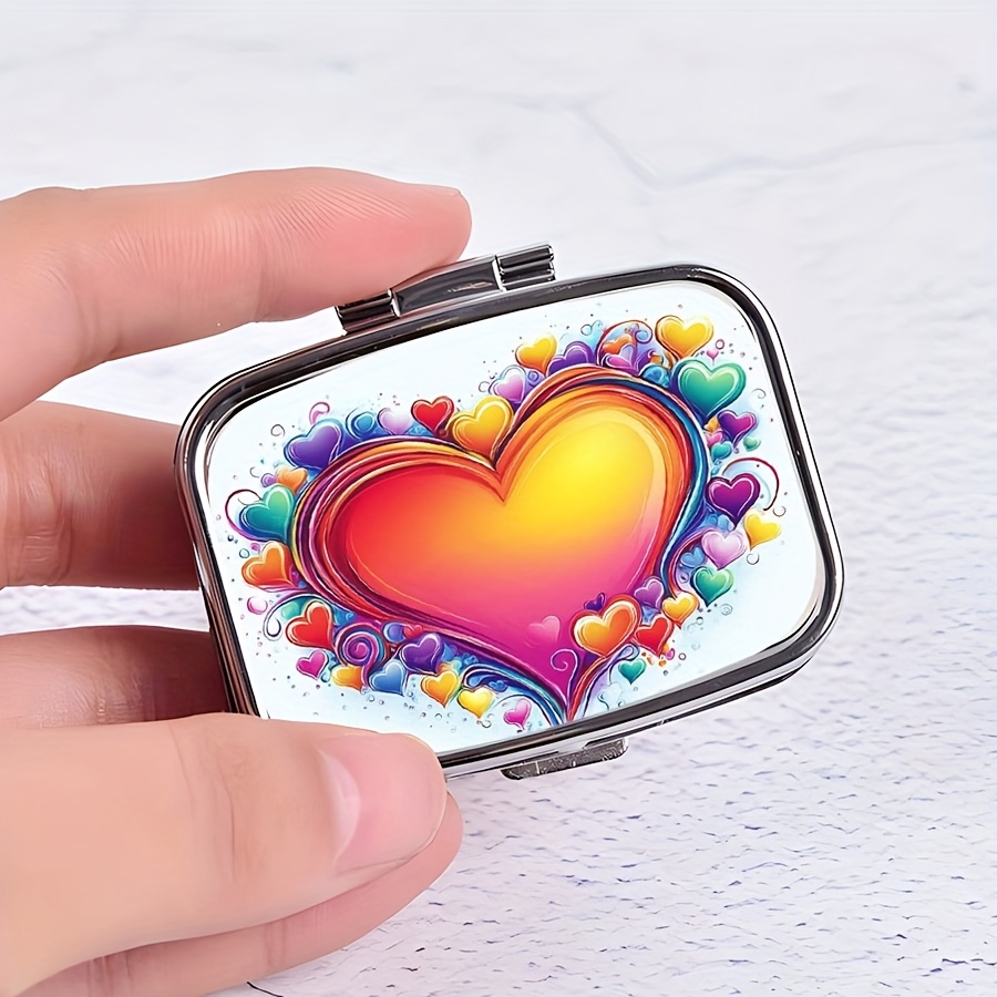 Jewelry Making Store - ハート型ミニピルボックス、二層構造、携帯用金属製収納ボックス、旅行やアウトドア活動に最適、薬、ビタミン、ジュエリーの収納に最適、ユニークなギフトにもなります。