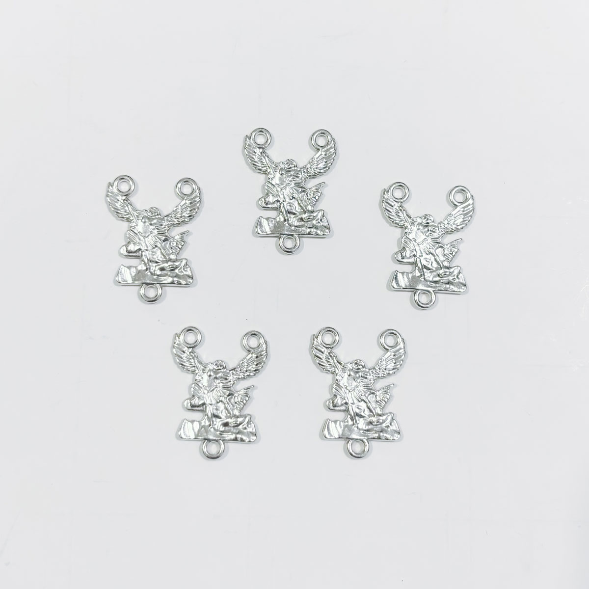 20個入り聖ミカエルチャーム、シルバートーンのエンジェルペン - Jewelry Making Michaels のレビューと価格