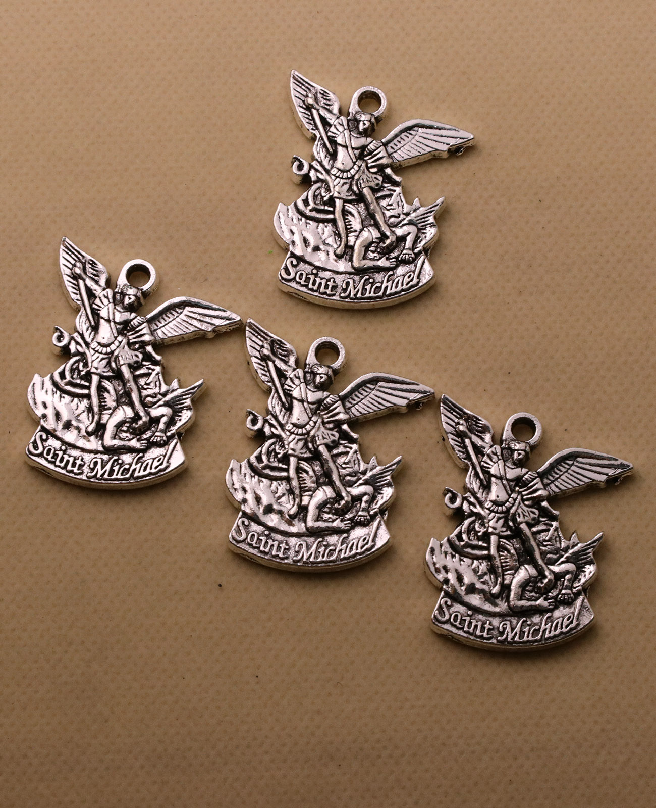 5 個大天使聖ミカエル保護メダルクリスチャン聖ミカエル私たち - Jewelry Making Michaels のレビューと価格