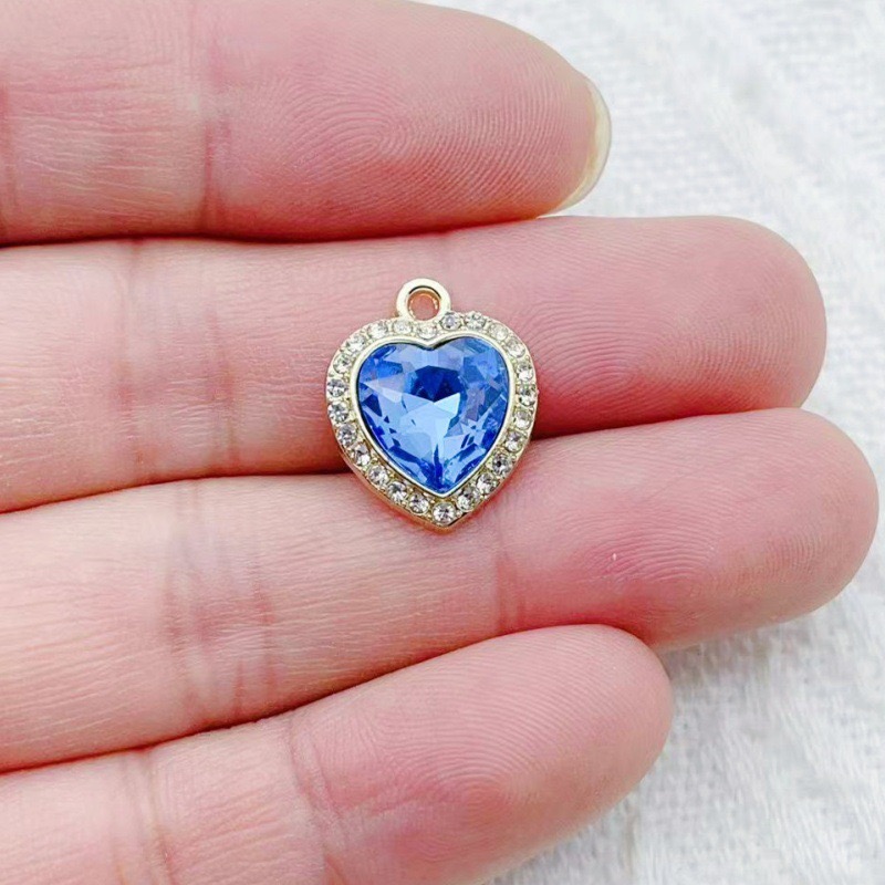 10個のハート型のカラフルな宝石が象嵌されたペンダント、新鮮 - Jewelry Making Earrings のレビューと価格