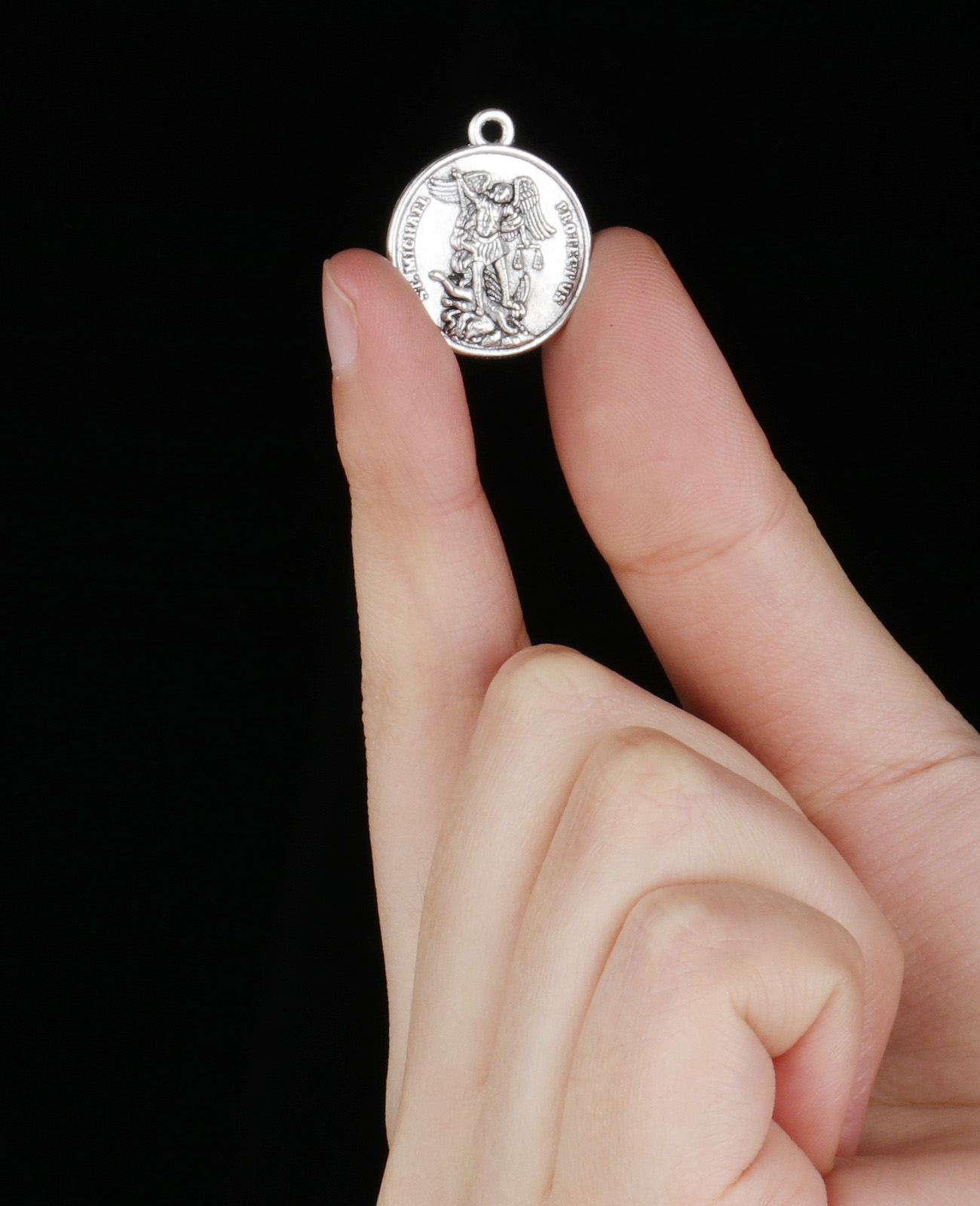 Saint michael medal-ペンダント,色合いの - Jewelry Making Michaels のレビューと価格