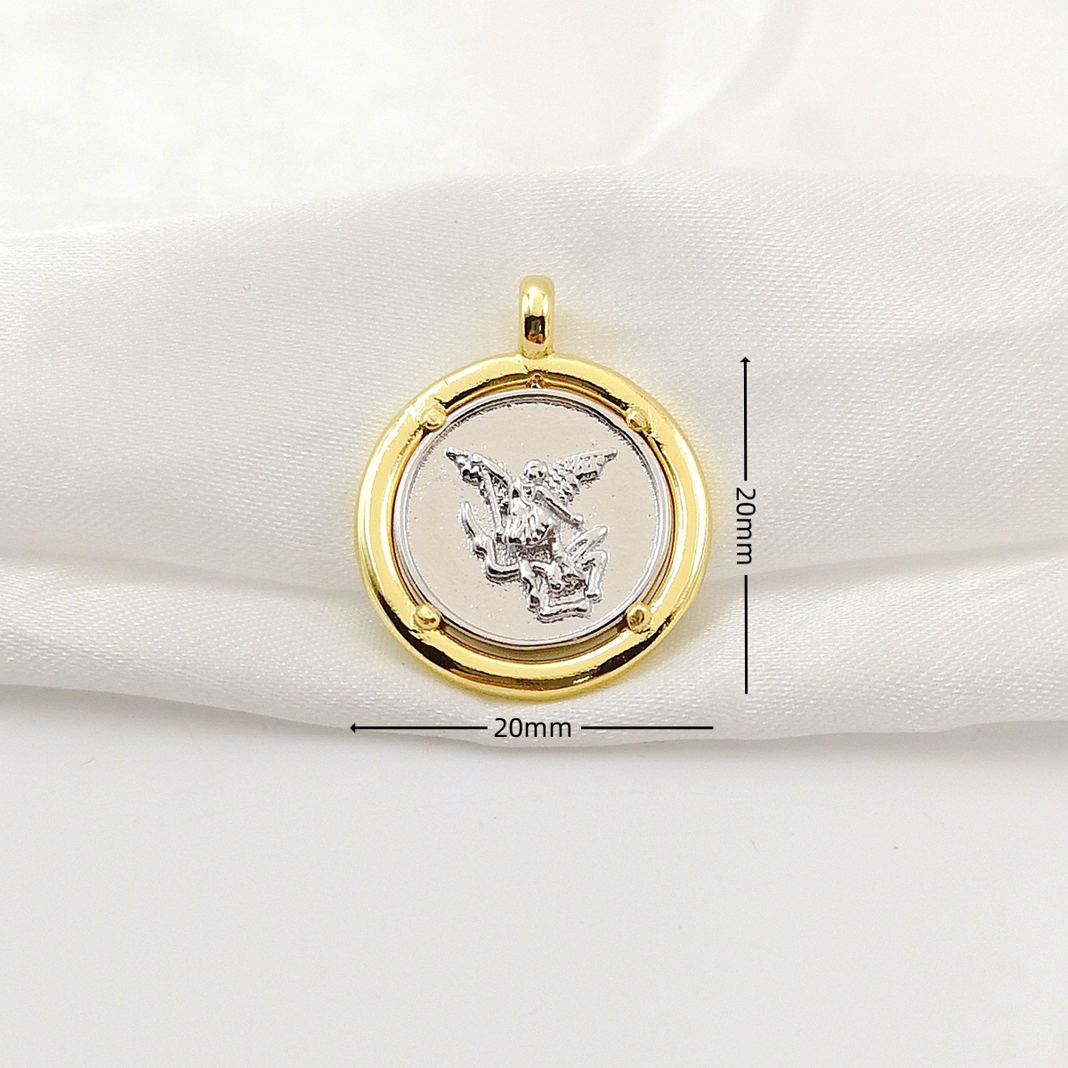 ラウンド銅金メッキ大天使聖ミカエルチャームネックレスDIYジ - Jewelry Making Michaels のレビューと価格